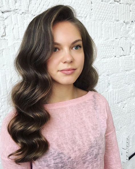 Old Fashion Waves Hair, Medium Length Down Hairstyles, Old Hollywood Waves Medium Hair, Side Clip Hairstyles Long Hair, Simple Curls For Medium Hair, 20s Waves, Engagement Hair, Hollywood Curls, Night Hair