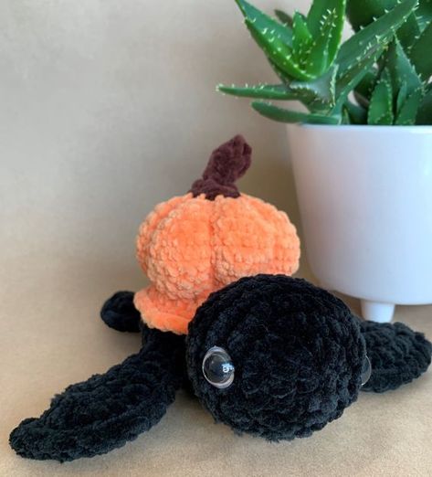 [Collection] Halloween Turtle Crochet, Crochet Plushies Halloween, Crochet Halloween Decor, Halloween Crochet Plushies, Halloween Turtle, Pumpkin Patterns Free, Crochet Pour Halloween, Pumpkin Crochet, Crochet Toys Free Patterns