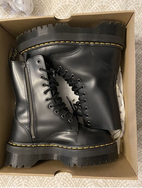 Jadon Hi, Hi Boots, Dr Martens Shoes, Martens Shoes, Military Style, Doc Martens, Dr. Martens Boots, Platform Boots, Military Fashion