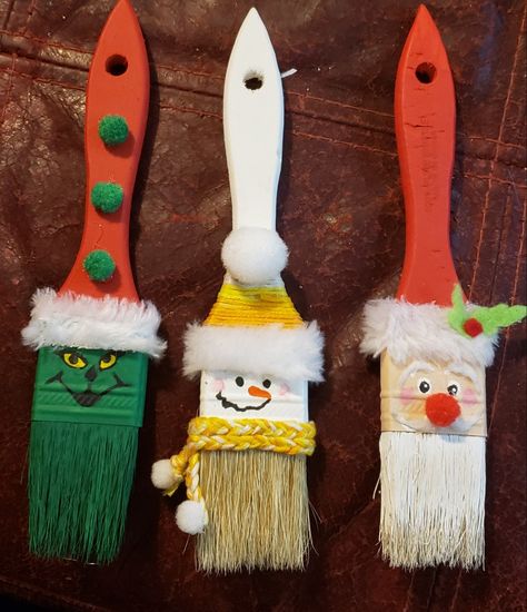 Santa Paint Brushes, Paint Brush Ornaments, Paintbrush Ornaments, Easy Homemade Ornaments, Diy Paint Brush, Diy Christmas Ornaments For Kids, Ornaments For Kids To Make, Easy Diy Christmas Ornaments, Christmas Ornaments Diy Kids