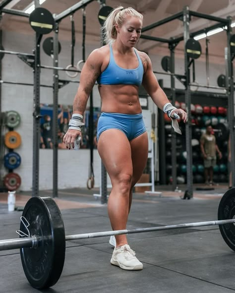 Crossfit Body Transformation, Build Lean Muscle Women, Body Building Women Workout, Tone Muscles Women, Female Powerlifter, Dani Speegle, Female Crossfit Athletes, Crossfit Body, Muscle Mommies