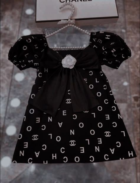 Luxury Baby Fashion, Luxury Kids Clothes, Bebe Clothing, Luxury Baby Clothes, Fotografi Vintage, Fashion Baby Girl Outfits, Office Outfits Women, Dark Paradise