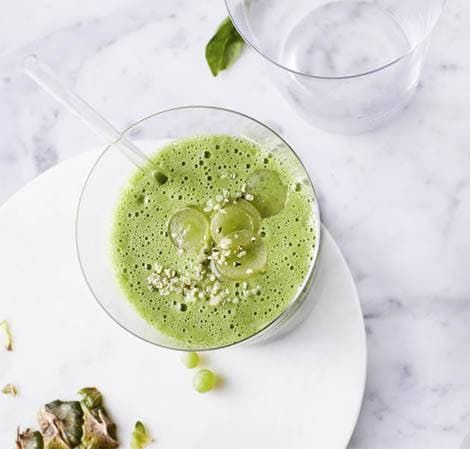 Going Green Smoothie [Immersion Blender] | VitamixSend Vitamix Green Smoothie, Date Smoothie Recipes, Vitamix Smoothies, Date Smoothie, Homemade Smoothies, Best Smoothie, Vitamix Recipes, Green Drinks, Nourishing Foods