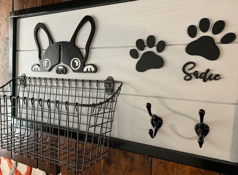 Boston Terrier Dog Leash Hook and Basket Sign Combo Dog - Etsy UK Dog Leash Hanger Ideas, Dog Hooks For Leash, Diy Leash Holder, Dog Leash Storage Entryway, Dog Leash Holder Wall Mount, Dog Leash Organization, Dog Leash Station, Dog Leash Storage, Leash Organizer