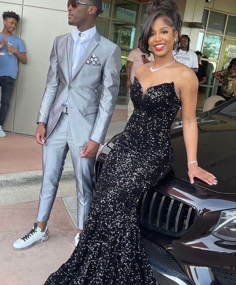 Movie Inspired Prom Dresses, 8th Grade Prom Dresses Long, Prom Black Couples, Black Strapless Prom Dress, 8th Grade Prom Dresses, Prom 2k24, Farewell Dresses, Kay Kay, Black Sparkle Dress