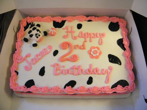 Cass's cake? Cow Print Sheet Cake, Bolos Aesthetic, Fondant Cow, Farmyard Birthday, Vanilla Sheet Cake, Cow Birthday Cake, 4th Birthday Cake, Vanilla Sheet Cakes, Cowgirl Cakes