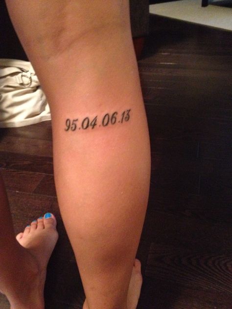 Siblings birth years behind the knee Sibling Birth Year Tattoo, Years Tattoo, Birth Year Tattoo, Year Tattoo, Body Decor, Birth Year, Tattoo Placement, The Knee, Tattoo Quotes