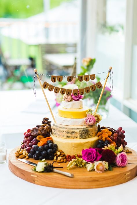 Cheese Board Wedding Cake, Charcuterie Cake Ideas, Brie Cake, Wedding Cheese, Small Cheese Boards, Cheese Tower, Cheese Wedding Cake, Wheel Cake, Cheese Table