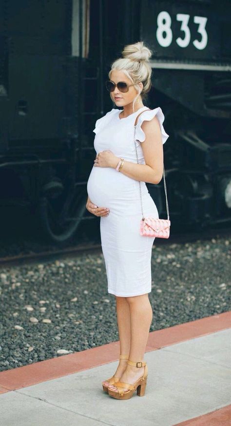 Vestido blanco Pregnant Outfit, Baby Bump Style, Preggo Fashion, Shower Outfits, Maternity Chic, 2016 Fashion Trends, Cute Maternity Outfits, Baby Shower Outfit, Pregnancy Looks