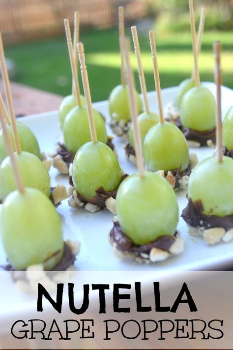 Nutella Dipped Grapes – Make the Best of Everything Chocolate Appetizers Appetizer Ideas, Nutella Appetizers, Egg Appetizers Finger Foods, Dipped Grapes, Fruit Appetizers Easy, Recipes Nutella, Nutella Dip, Easy Finger Foods, Dolci Finger Food