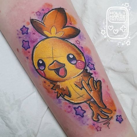 Re-post of this Shiny Torchic piece 🔥💜🐥 Done a few months ago, covering some scarring 💜 I absolutely love tattooing Pokémon and all things… Shiny Torchic, Eevee Tattoo, Sketchy Tattoo, Pikachu Tattoo, Pokemon Tattoos, Gamer Tattoos, Turtle Tattoo Designs, World Famous Tattoo Ink, Geek Tattoo