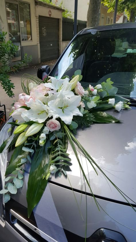 Bridal Car Flowers, Wedding Car Deco, Curtain Designs For Bedroom, White Rose Wedding Bouquet, Bridal Car, Pakistan Wedding, White Wedding Decorations, Wedding Car Decorations, White Rose Bouquet