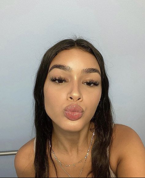 N Y S H A Eyebrows Soap, Thick Eyebrows Natural, Lex Carrington, Baddie Selfie, Soap Brows, Ig Baddie, Alexis Carrington, Bushy Eyebrows, Dark Eyebrows