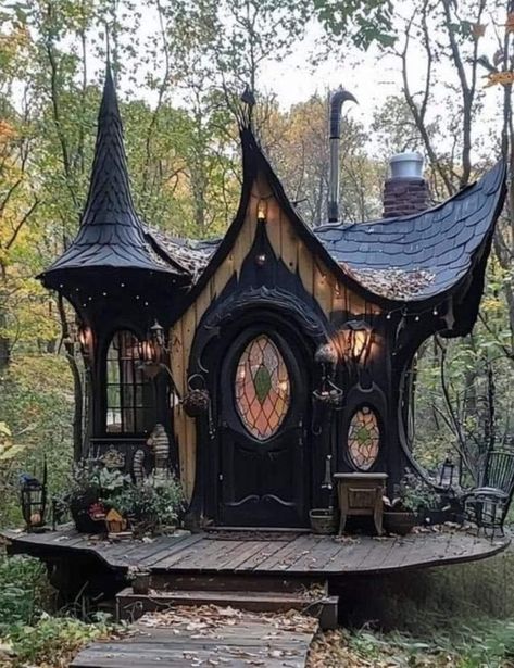 Halloween Rituals, Witchy Inspiration, Tv Aesthetic, Witchy Cottage, Fairytale Houses, Witchy House, Fairytale House, Storybook Homes, Witch Cottage