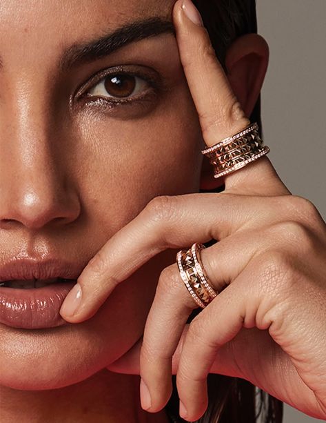 Lily Aldridge Harper’s Bazaar Spain David Roemer 2020 Cover Editorial Jewellery Fashion Shoot, Ring Photoshoot, Jewellery Model, Bulgari Jewelry, Jewellery Photography Inspiration, Jewelry Product Shots, Creative Jewelry Photography, Jewelry Photography Styling, Ring Model