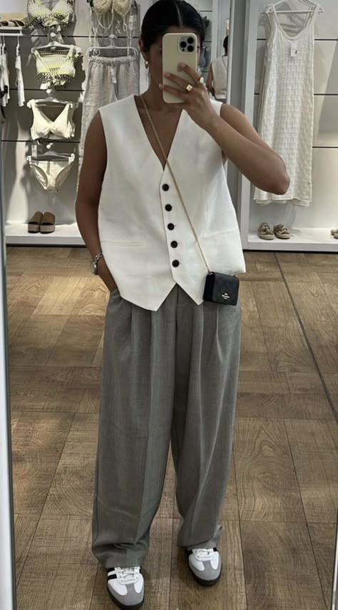 Grey Dress Pants Women Outfit, Grey Summer Outfits, Outfits Warm Weather, Looks Adidas, Mode Turban, Chique Outfits, Cooler Look, Street Style Winter, Outfit Trends