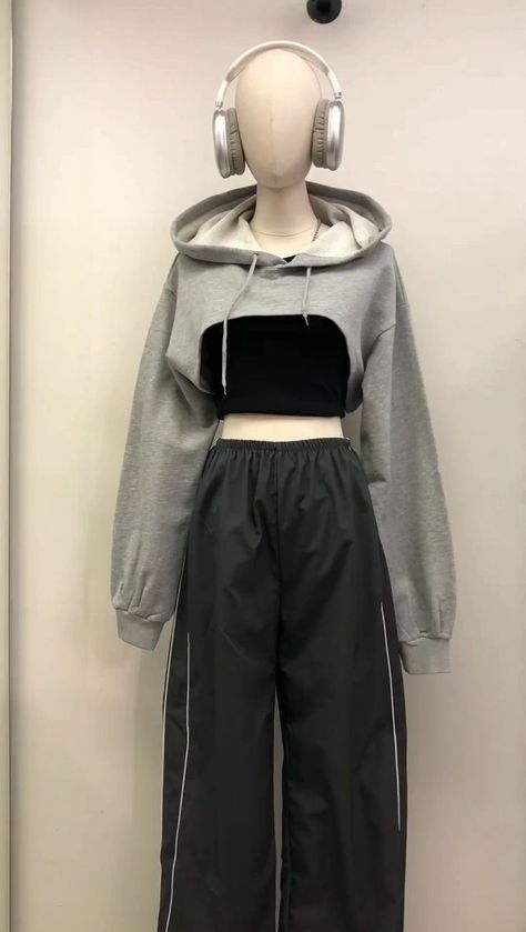 Stud Dressy Outfits Female, Y2k Outfits Gender Neutral, Urban Style Outfits Women Casual, Street Hip Hop Style, Mushroom Jewelry, Outfit Inspo Casual, Everyday Fashion Outfits, Tomboy Outfits, Tomboy Style Outfits