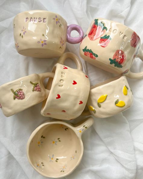 Handmade ceramic mug and cup Pottery Small Ideas, Hand Formed Pottery, Ceramic Mug Diy, Handmade Mug Ideas, Ceramic Cups Ideas, Ceramic Pottery Mug, Mug Aesthetic Design, Handmade Cups Ceramic Pottery, Ceramic Mug Ideas Handmade