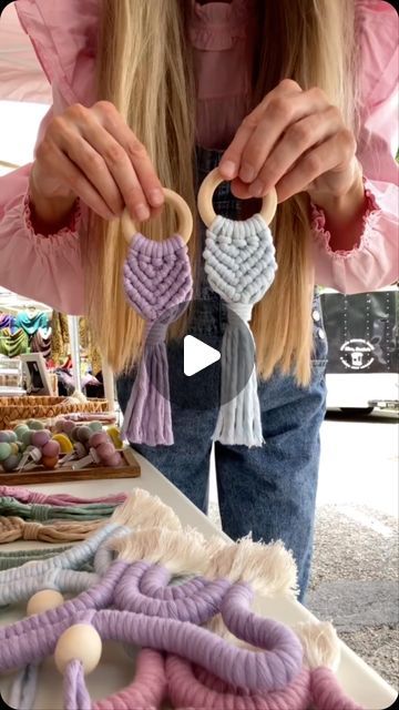 Megan | Macrame Gifts & Tutorials on Instagram: "Macrame Ornament✨

#handmademarket #behindthescenes #howto #macrame #megsmodernmacrame #shopmegsmodernmacrame #macrameshop #handmadecommunity #macramemakers #macramegift #macrameidea #diy #keychains #howtomacrame #gatheringknot #beginnerknot #beginnermacrame #beginnerartist #macramemovement #fiberart #keychaindiy #macramebraid #macramekeychain #macramecharm #fiberart #macramechristmas #relaxingtutorial #shophandmade #farmersmarket #macramemarket #macramé" Macrame Keychain Diy Tutorials, Macrame Keychain Diy, Macrame Gifts, Macrame Mini, Diy Keychains, Macrame Tutorials, Macrame Keychain, Handmade Market, Macrame Ideas