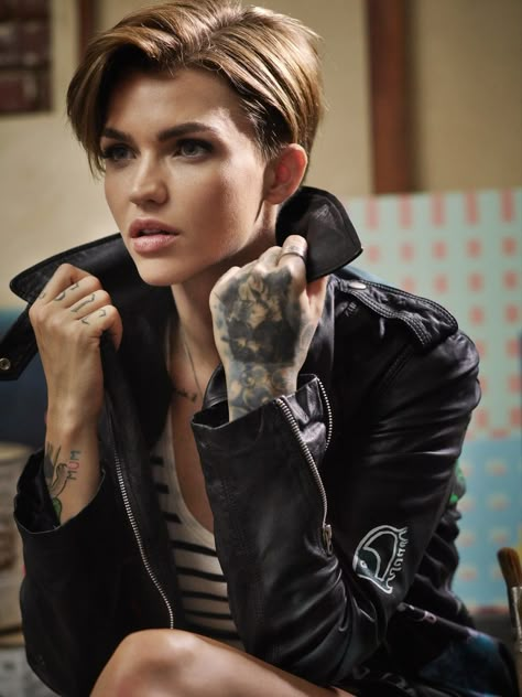 Ruby Rose Haircut, Ruby Rose Hair, Rose Actress, Mode Poses, Tomboy Haircut, Tomboy Hairstyles, Short Hair Haircuts, Ruby Rose, Tomboy Fashion