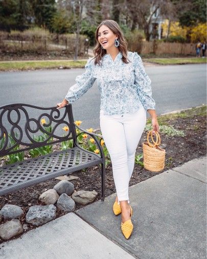 Plus Size White Jeans Outfit, Plus Size White Jeans, White Jeans Plus Size, Curvy Street Style, Size 16 Fashion, White Jeans Outfit, Plus Size White, Curvy Model, Lace Blue Dress