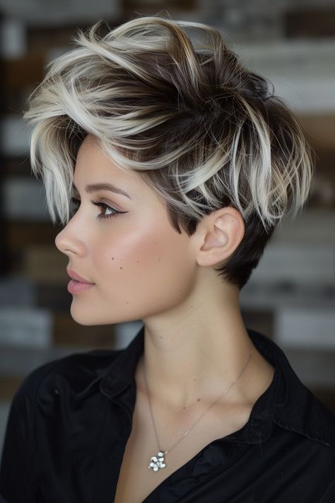 Blonde Highlights On Black Hair Short, Short Hair Color Ideas Highlights, Black And Blonde Pixie Haircut, Bold Hair Color Ideas For Brunettes, Highlights On Pixie Haircut, Pixie Brown Hair With Highlights, Blonde For Short Hair, Pixie Blonde Hair With Dark Roots, Brown Hair Pixie Haircut