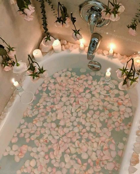 Céline on Twitter: "Night time pampering with fresh bath, roses and pasta. 🛀🌸… " Candles, Flowers