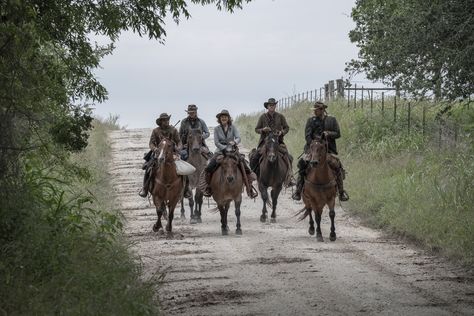 Colby Minifie as Virginia, Beau Smith as Dom – Fear the Walking Dead _ Season 5, Episode 15 – Photo Credit: Van Redin/AMC Magnificent Seven 2016, Magnificent 7, Magnificent Seven, The Magnificent Seven, Fear The Walking, Fear The Walking Dead, Denzel Washington, Chris Pratt, The Twilight Saga