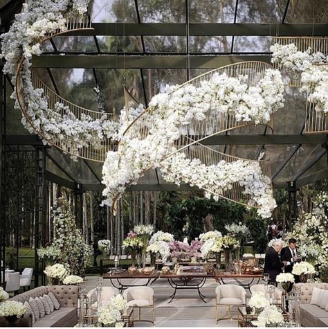 Reception Stage Decor, Hanging Wedding Decorations, Elegant Wedding Themes, Wedding Ceiling, Hall Decoration, Wedding Setup, Wedding Tumblers, Wedding Lounge, Wedding Backdrop Design