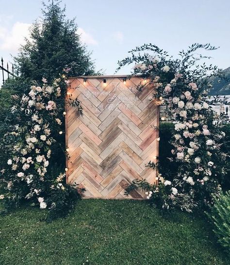 a chic wedding backdrop built of pallet wood clad with a herringbone pattern, lights and lush florals and greenery around - Weddingomania Wedding Backyard Reception, Diy Wedding Reception, Backyard Reception, Future Wedding Plans, Wedding Organization, Wedding Wishes, Stylish Wedding, Diy Wedding Decorations, Wedding Planners