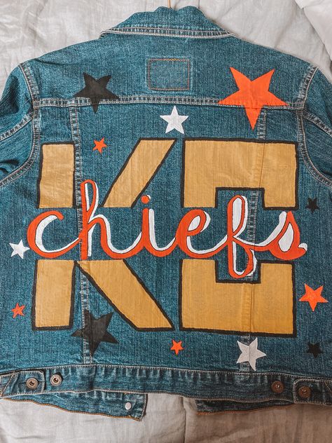 kc chiefs painted jean denim jacket Painted Jean Jacket Lsu, Painted College Jean Jacket, Painted Denim Jacket Football, Nfl Jean Jacket Diy, Painted Denim Jacket School Spirit, College Jean Jacket Diy, Jean Jacket Painted Football, College Denim Jacket, Senior Denim Jacket