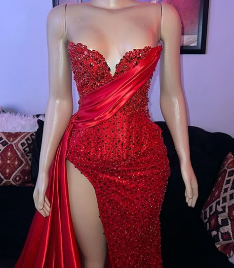 Girl Prom, Prom Dress With Train, Classy Prom, Matric Dance, Dress With Train, Gorgeous Prom Dresses, Prom Dress Inspo, Sparkly Prom Dresses, Classy Prom Dresses