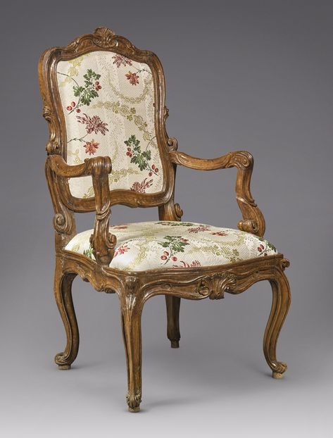 c`1750 An Italian Rococo walnut armchair, circa 1750 Estimate  4,000 — 6,000  USD Walnut Armchair, Antique French Furniture, French Chairs, Antique Chairs, Floral Tapestry, Beautiful Chair, French Furniture, French Decor, Antique Furniture