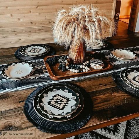 Courtny Faith Caselton Western Dinning Room Table, Aztec Kitchen Ideas, Modern Western Kitchen Decor, Western Place Settings, Classy Western Decor, Modern Western Kitchen, Aztec Interior Design, Western Farmhouse Kitchen, Western Home Ideas