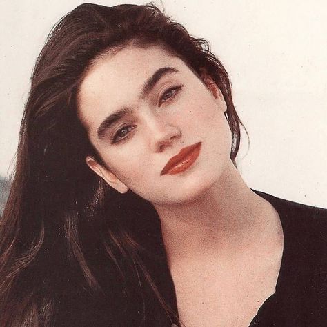 Jennifer Connelly 90s 📸 Jennifer Connelly 90s Aesthetic, Jennifer Conely, Jennifer Connelly Young, Long Dark Hair, Jennifer Connelly, Red Lipstick, Vintage Beauty, Dark Hair, Pretty Face