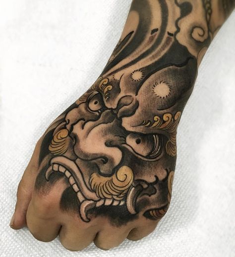 More hands please! #silverbackink #blackclawneedle #japanesetattoo #tattoolifemagazine Japanese Style Hand Tattoo, Japanese Tattoo Hand, Japanese Hand Tattoo, Brand Tattoo, Japanese Hand Tattoos, Foo Dog Tattoo, Tattoo Japanese Style, Skull Hand Tattoo, Japanese Tattoo Symbols