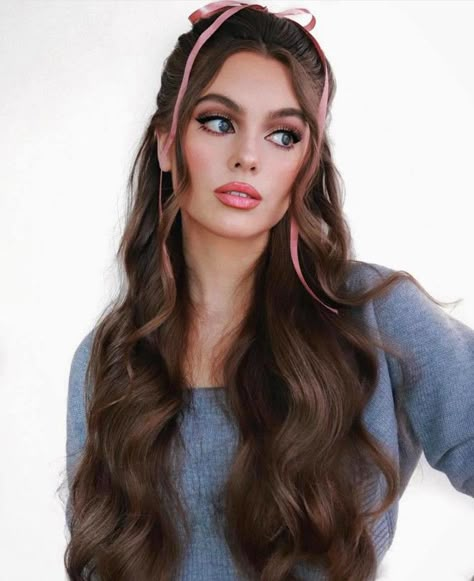 Eight Fabulous 60s Hairstyles You Can Totally Wear in 2021 1960 Hairstyles, 60s Hairstyles, 1960s Hair, 60s Hair, 70s Hair, Hair Up Styles, Retro Hairstyles, Vintage Hairstyles, Aesthetic Hair