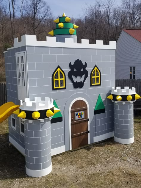 Diy Mario Playhouse, Diy Mario Castle Cardboard, Super Mario Castle Diy, Bowsers Castle Trunk Or Treat, Mario Theme Party, Mario Castle, Bowsers Castle Diy, Bowser Castle Diy, Minecraft Bowser Castle