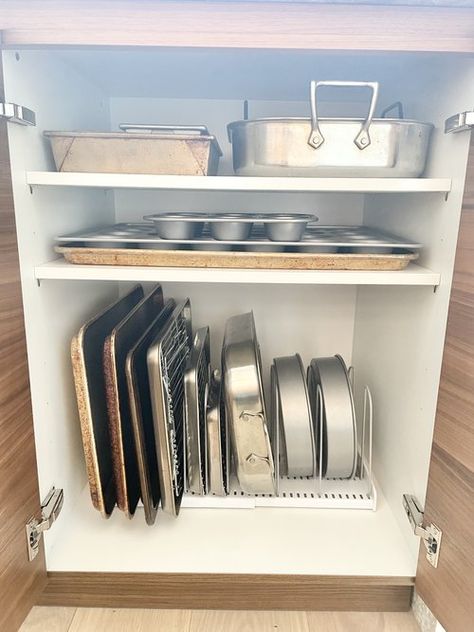 Pans Organization, Baking Supplies Storage, Baking Supplies Organization, Baking Organization, Pantry Rack, Baking Storage, Baking Station, Kitchen Arrangement, Cookware Organization