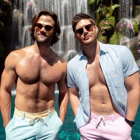 Jared Padalecki Body, Jensen Ackles Shirtless, Jensen Ackles And Jared Padalecki, Sam E Dean, Jared Padalecki Brother, Supernatural Actors, Jensen Ackles Supernatural, Supernatural Pictures, Supernatural Dean Winchester