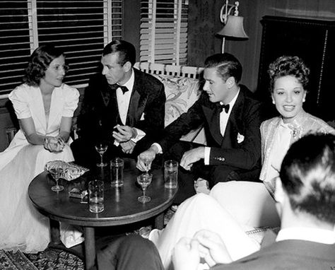 vintage photos cocktail parties | ... Cocktail party 1940: Barbara Stanwyck, Gary Cooper, Errol Flynn, Lili Midnight 1939, Hedda Hopper, John Barrymore, Robert Taylor, Errol Flynn, Gary Cooper, Barbara Stanwyck, Classic Movie Stars, Hollywood Party