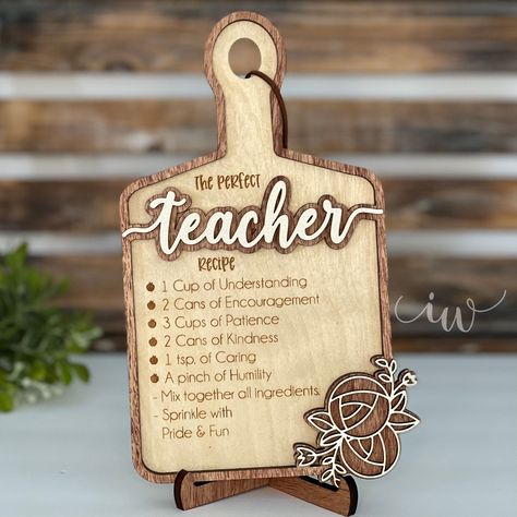 Teacher Glowforge Gift, Teacher Wooden Gifts, Things To Make For Teachers, Teacher Wood Gifts, Diy Teacher Decor, Laser Cut Teacher Gifts, Teachers Day Gifts Ideas, Wooden Teacher Gifts, School Teacher Gifts Christmas