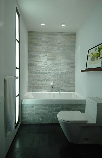 This transitional styled bathroom features ceramic tile walls and natural stone floors accented with glass and stone mosaic. Description from pinterest.com. I searched for this on bing.com/images Small Bathroom Tile Ideas, Beautiful Small Bathrooms, Small Bathroom Tiles, Bilik Air, Modern Small Bathrooms, White Tub, Gorgeous Bathroom, Modern Baths, Bad Design