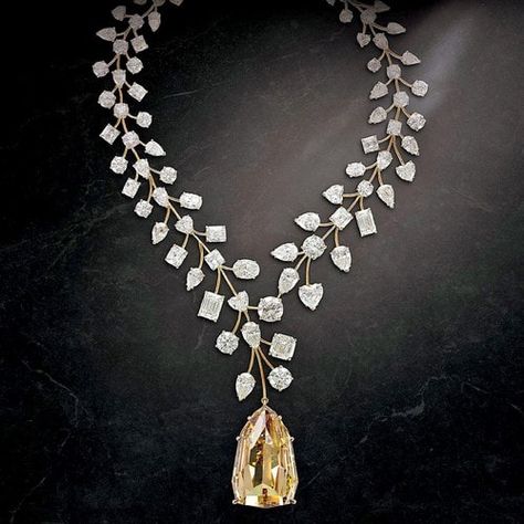 Most Expensive Jewelry, Expensive Necklaces, قلادات متدلية, Expensive Diamond, Expensive Jewelry Luxury, Diamond Necklace Designs, Jewelry Appraisal, Luxury Diamonds, Diamond Gift