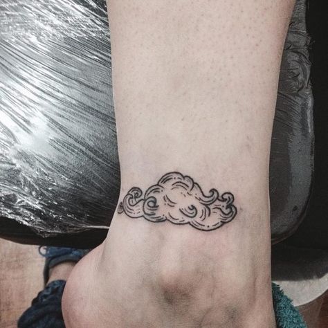 Small Cloud Tattoo, Cloud Tattoos, Blitz Tattoo, Cloud Tattoo Design, Partner Tattoos, Wrap Around Tattoo, Petit Tattoo, Nature Tattoo, Cloud Tattoo