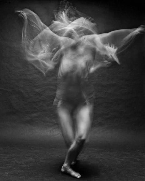 long exposure dance photography Long Exposure Photography Portraits, Long Exposure Photography People, Long Exposure Dance, Long Exposure Dance Photography, Long Exposure Self Portrait, Light Painting Photography Long Exposure, Long Exposure Portrait, Movement Photography, Body Photography