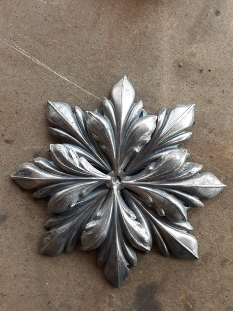 Aluminum Can Crafts, Gothic Pattern, Essential Woodworking Tools, Metal Embossing, Fantasy Props, Gold Pendant Jewelry, Steel Art, Metal Flower, Silver Work