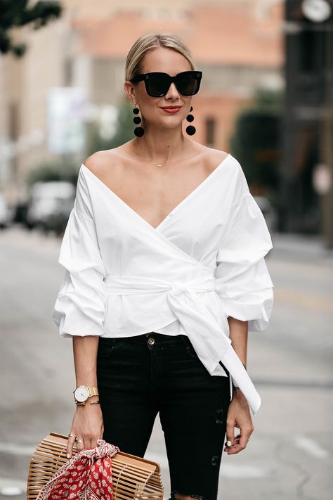 White Wrap Top, Work From Home Outfit, Spring Denim, Fashion Jackson, Elegante Casual, Interview Outfit, Looks Chic, Wrap Blouse, Club Monaco