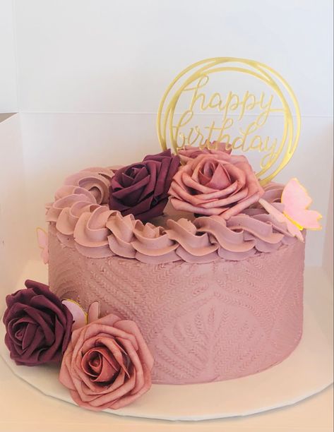 Dusty Pink Birthday Cake, Mauve Birthday Cake, Mauve Buttercream, Dusty Rose Cake, Mauve Wedding Cake, Mauve Cake, Old Rose Cake Design, Chocolate Cake With Pink Roses, Rose Cake Design