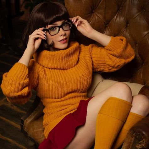 Velma Cosplay, Velma Scooby Doo, Daphne And Velma, Velma Dinkley, Cosplay Makeup, Curvy Outfits, Best Cosplay, Cosplay Outfits, Knitwear Women